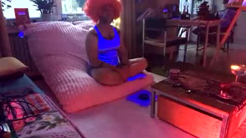 Snapshot of riod_rainforest_1983 chatting on 04/03/26, 05:55 Rotrigo online show from 04/03/26, 05:55