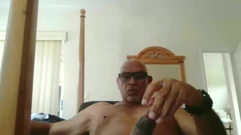 Snapshot of rionel chatting on 12/15/25, 05:28 RioNel online show from 12/15/25, 05:28