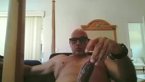 Snapshot of rionel chatting on 12/17/25, 06:14 RioNel online show from 12/17/25, 06:14