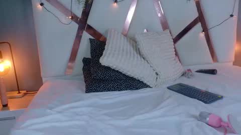 RIRI  online show from 11/20/25, 12:00