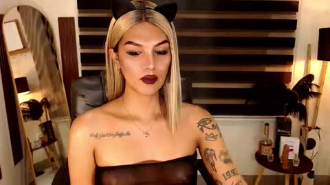 riri online show from 11/17/25, 07:36