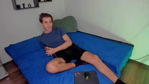 Snapshot of rishu_ chatting on 01/07/25, 10:43 VAnitas online show from 01/07/25, 10:43