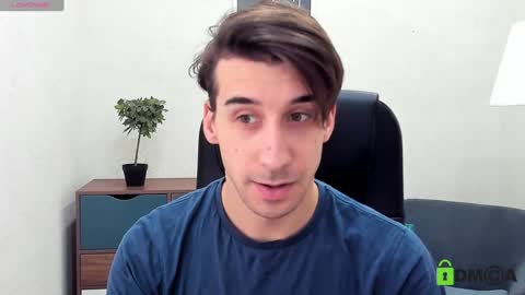 Snapshot of rishu_ chatting on 01/18/25, 10:17 VAnitas online show from 01/18/25, 10:17