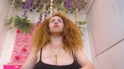 Snapshot of risitos_de_oro_ chatting on 06/16/26, 06:43 Risitos De Oro online show from 06/16/26, 06:43