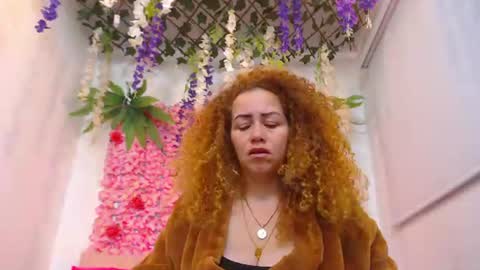 Snapshot of risitos_de_oro_ chatting on 06/17/26, 11:12 Risitos De Oro online show from 06/17/26, 11:12