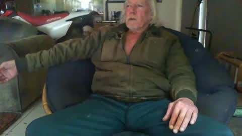 Snapshot of riverratggg chatting on 05/10/26, 07:35 riveratggg online show from 05/10/26, 07:35