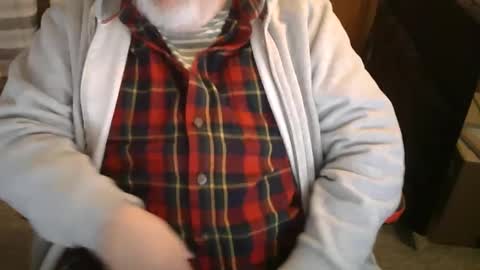Snapshot of rndmronnie chatting on 12/04/24, 09:13 Ron Rodan online show from 12/04/24, 09:13