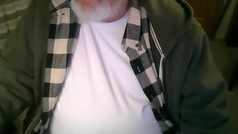 Snapshot of rndmronnie chatting on 11/19/25, 09:37 Ron Rodan online show from 11/19/25, 09:37