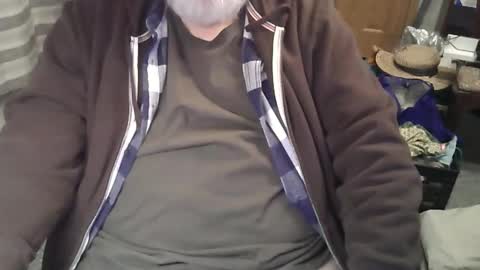 Snapshot of rndmronnie chatting on 12/21/25, 10:50 Ron Rodan online show from 12/21/25, 10:50