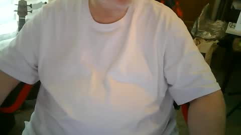 Snapshot of rndmronnie chatting on 04/01/26, 06:27 Ron Rodan online show from 04/01/26, 06:27