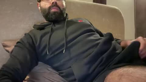 Snapshot of roamexotic00 chatting on 11/28/25, 10:01 roamexotic00 online show from 11/28/25, 10:01