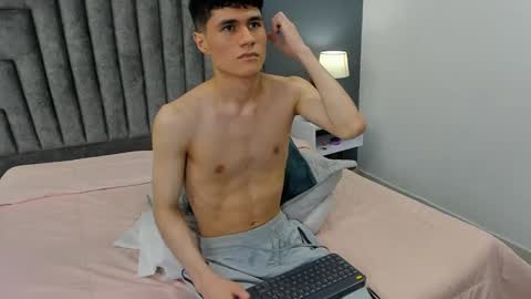 Snapshot of roan_birkin chatting on 02/12/25, 01:41 Roan Birkin online show from 02/12/25, 01:41
