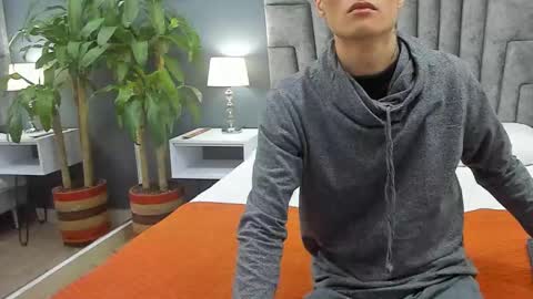 Snapshot of roan_birkin chatting on 02/23/25, 07:28 Roan Birkin online show from 02/23/25, 07:28
