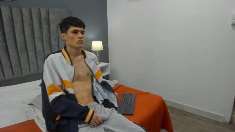 Snapshot of roan_birkin chatting on 02/24/25, 10:47 Roan Birkin online show from 02/24/25, 10:47