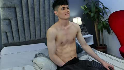 Snapshot of roan_birkin chatting on 03/11/25, 01:48 Roan Birkin online show from 03/11/25, 01:48