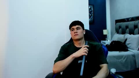 Roan Birkin online show from 11/24/25, 07:35