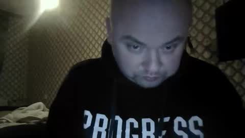 rob18997 online show from 11/19/25, 04:40