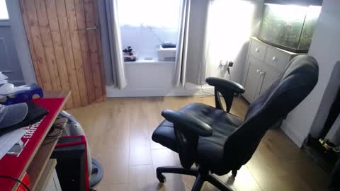 Snapshot of rob28101 chatting on 02/06/26, 08:51 rob online show from 02/06/26, 08:51