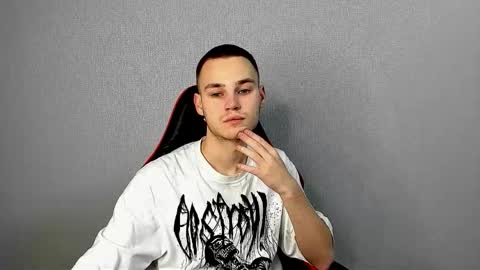 robert10211 online show from 12/02/25, 08:04