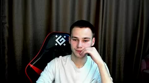 Snapshot of robert10211 chatting on 12/23/25, 02:31 robert10211 online show from 12/23/25, 02:31