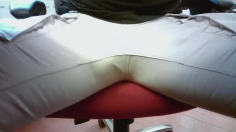 Snapshot of robert45l chatting on 02/21/25, 08:40 robert45l online show from 02/21/25, 08:40