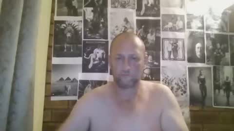 Snapshot of robert69huge chatting on 02/14/26, 02:36 robert69huge online show from 02/14/26, 02:36