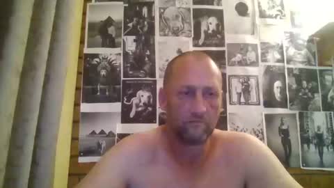 Snapshot of robert69huge chatting on 02/16/26, 01:24 robert69huge online show from 02/16/26, 01:24