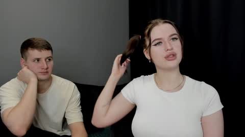 Snapshot of robert_lisa chatting on 01/10/25, 03:39 Lisa and Robert i am online all days 900 am GMT3 online show from 01/10/25, 03:39