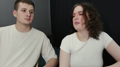 Snapshot of robert_lisa chatting on 02/22/25, 04:29 Lisa and Robert i am online all days 900 am GMT3 online show from 02/22/25, 04:29