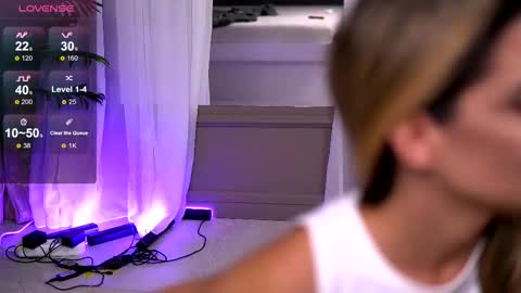 Snapshot of robertarosetti chatting on 10/08/25, 08:45 Roberta online show from 10/08/25, 08:45