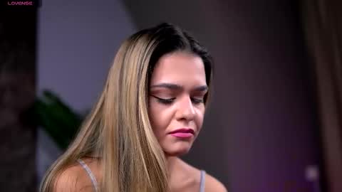 Snapshot of robertarosetti chatting on 10/19/25, 09:10 Roberta online show from 10/19/25, 09:10