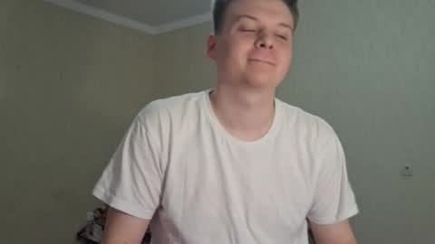 Snapshot of robertdedildo chatting on 12/12/24, 09:30 Robert online show from 12/12/24, 09:30