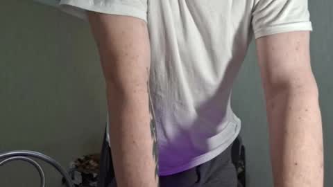 Snapshot of robertdedildo chatting on 12/12/24, 03:37 Robert online show from 12/12/24, 03:37