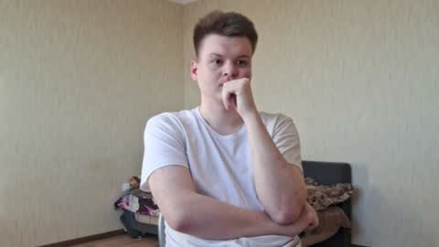 Snapshot of robertdedildo chatting on 12/13/24, 01:26 Robert online show from 12/13/24, 01:26