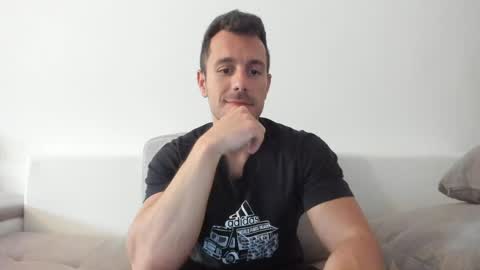 Snapshot of roberto4ever chatting on 06/04/26, 01:06 roberto4ever online show from 06/04/26, 01:06