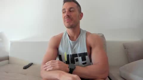 Snapshot of roberto4ever chatting on 06/10/26, 05:07 roberto4ever online show from 06/10/26, 05:07