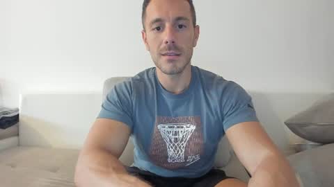 Snapshot of roberto4ever chatting on 06/13/26, 03:10 roberto4ever online show from 06/13/26, 03:10