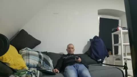 Snapshot of robertxxxpo chatting on 04/06/26, 12:41 Zenek online show from 04/06/26, 12:41