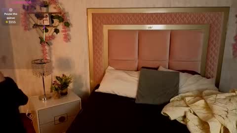 robin D online show from 12/05/25, 12:03