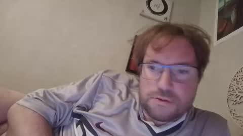 Snapshot of robinouhot chatting on 03/06/25, 02:41 robinouhot online show from 03/06/25, 02:41