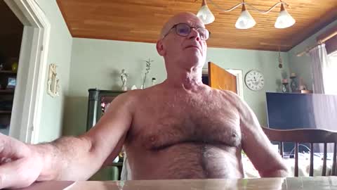 Snapshot of robke1966 chatting on 02/19/25, 10:45 robke1966 online show from 02/19/25, 10:45