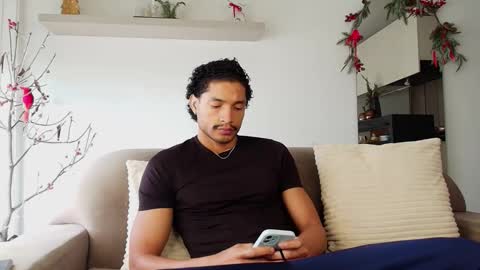 roby_millerr online show from 12/21/25, 06:37