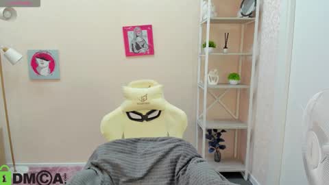Snapshot of rockett_bunny chatting on 10/15/25, 01:06 Rockett online show from 10/15/25, 01:06