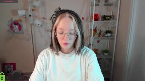 Snapshot of rockett_bunny chatting on 10/27/25, 12:58 Rockett online show from 10/27/25, 12:58