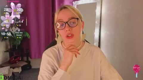 Snapshot of rockett_bunny chatting on 06/20/26, 01:09 Rockett online show from 06/20/26, 01:09