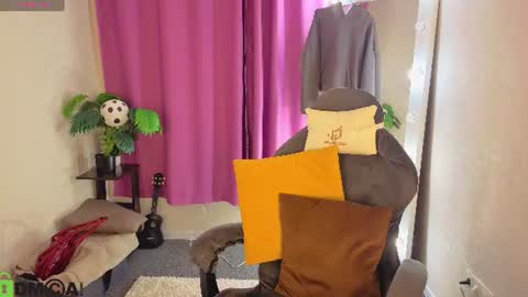 Snapshot of rockett_bunny chatting on 06/30/26, 01:06 Rockett online show from 06/30/26, 01:06