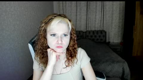 Snapshot of rocky_foxy chatting on 12/22/24, 11:41 Rockel online show from 12/22/24, 11:41