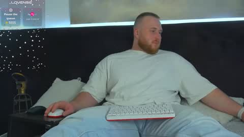 Snapshot of roddy_riss chatting on 03/12/25, 02:12 Roddy online show from 03/12/25, 02:12