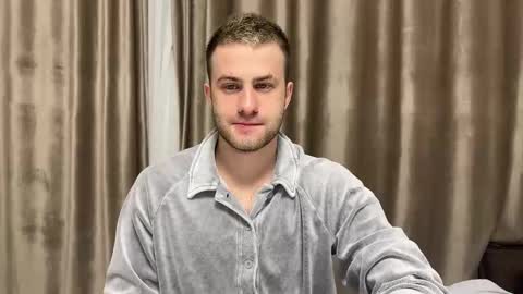 Snapshot of rodrigoveira chatting on 09/14/25, 06:18 Rodrigo online show from 09/14/25, 06:18