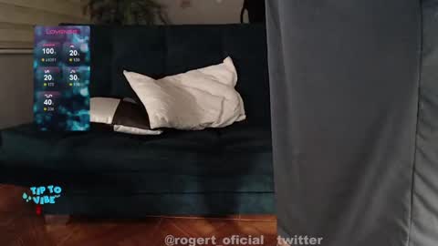 Snapshot of rogert_xx chatting on 12/28/24, 01:18 Rogert online show from 12/28/24, 01:18